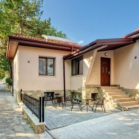 Къща За Гости Relax Hisarya Exterior foto