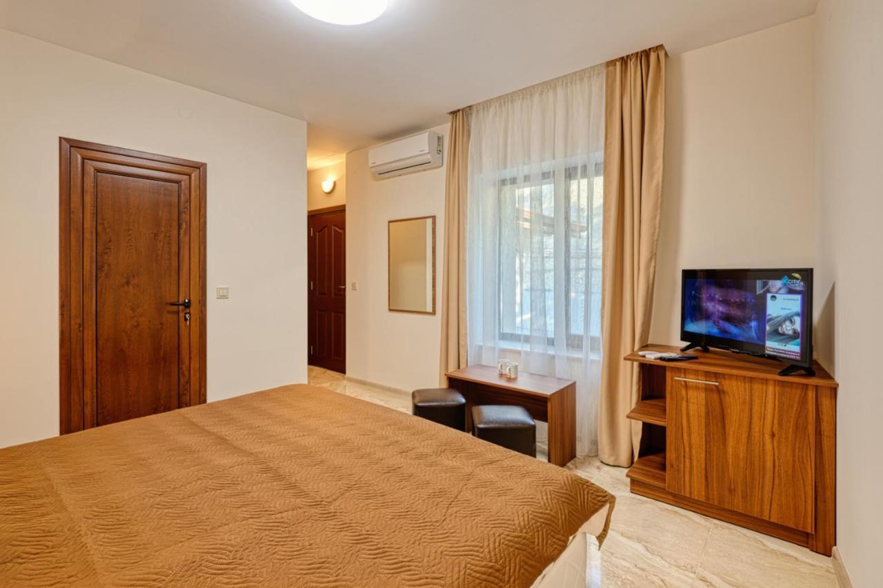 Къща За Гости Relax Hisarya Exterior foto