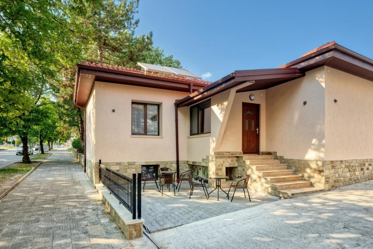 Къща За Гости Relax Hisarya Exterior foto